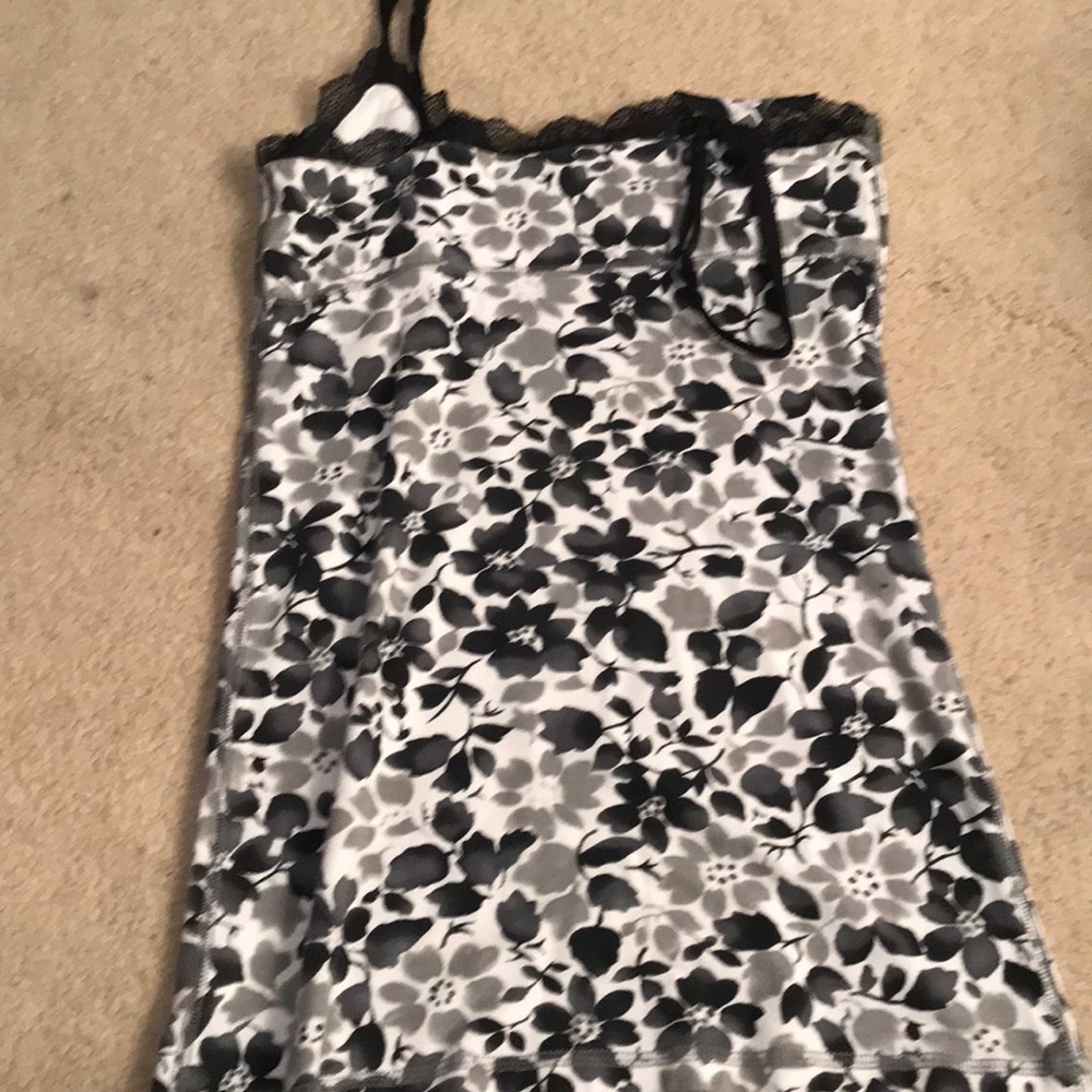 4/$20 American Eagle Floral Cami - Picture 4 of 4
